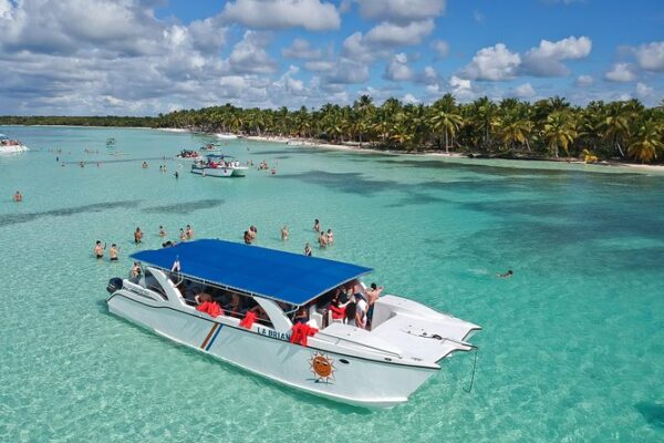Saona Island VIP Tour By Speedboat and Catamaran - Image 2