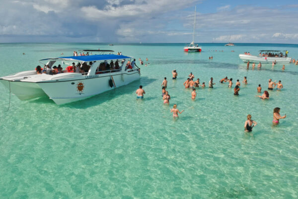Saona Island VIP Tour By Speedboat and Catamaran - Image 5